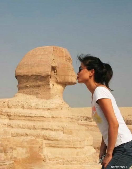 pictures of girl kissing statue