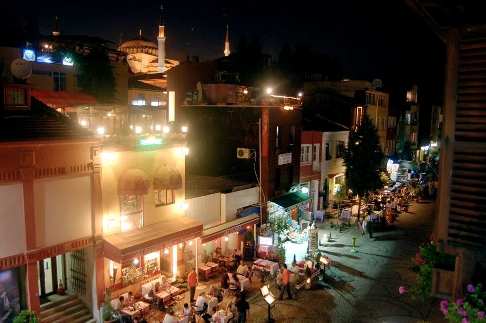 1A-Istbul-NightDining.jpg