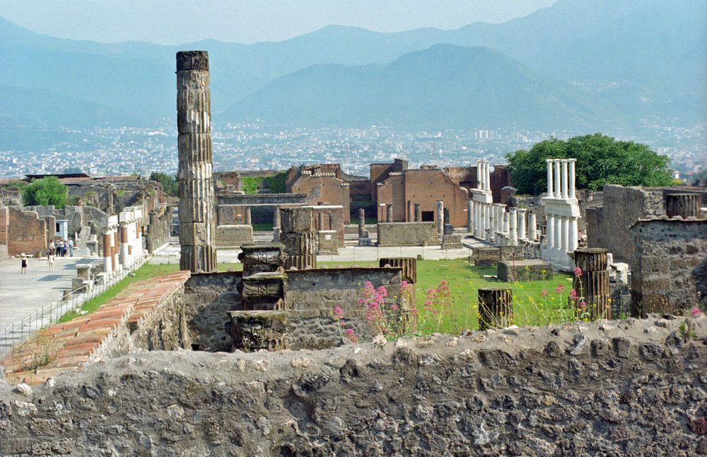 PompeiiRuins3.jpg