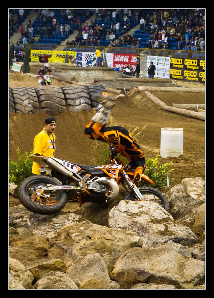 IMAGE: http://i298.photobucket.com/albums/mm273/FocsrallyX/2010%20EnduroCross/TaddyBlazusiakCrashKneesbent.jpg