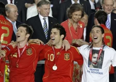 Spain's Sergio Ramos, Cesc Fabregas and Xabi Alonso, from right, celebrate after the Euro 2008 final between Germany and Spain in the Ernst-Happel stadium in Vienna, Austria, Sunday, July 29, 2008, the last day of the European Soccer Championships in Austria and Switzerland. Spain defeated Germany 1-0.  (AP Photo by Ivan Sekretarev)
