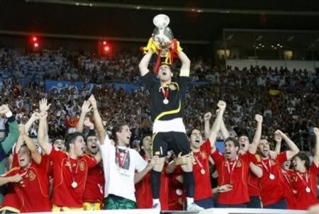Spanish goalkeeper and captain Iker Casillas (R) holds up the Euro 2008 championships trophy after winning the final football match over Germany on June 29, 2008 at Ernst-Happel stadium in Vienna, Austria. Spain won their first trophy in 44 years here on Sunday as they beat three-time champions Germany 1-0 in the Euro 2008 final.   (AFP/Getty Images)