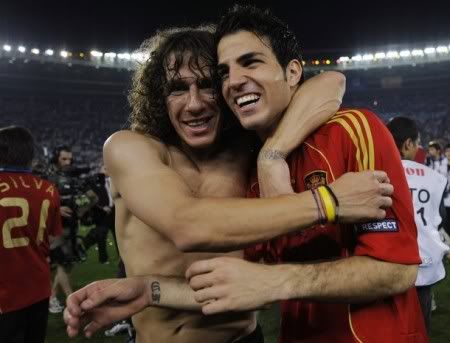 Spain's Carles Puyol (L) and Cesc Fabregas (R) celebrate after their Euro 2008 final soccer match victory over Germany at Ernst Happel Stadium in Vienna, June 29, 2008. (REUTERS)
