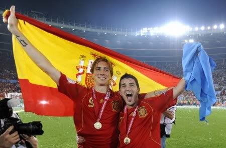 Spain's Fernando Torres celebrates with team mate David Villa (R) after their Euro 2008 final soccer match victory over Germany at Ernst Happel stadium in Vienna, June 29, 2008. (REUTERS)