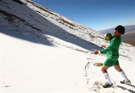 SOCCER - Bolivian President Evo Morales controls the ball at the 19,500 feet (6,000 meters) high snow-covered Sajama peak, the highest in Bolivia, during a match with soccer fans to protest FIFA’s ban on international soccer matches at venues over 2,500 meters above sea level, June 12, 2007. FIFA says matches in oxygen-thin conditions are a health hazard and distort fair play. The ban means Bolivia, Peru, Ecuador and Colombia would not be able to host international football matches, including World Cup qualifiers, in some of their largest cities. Morales is leading efforts to have the ban overturned, saying it is “nonsensical” and “discriminatory”.  REUTERS/Dado Galdieri