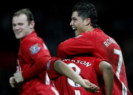 Manchester United's Cristiano Ronaldo (R) celebrates with Wayne Rooney (L) and Anderson after scoring during their English Premier League soccer match against Newcastle United in Manchester, northern England, January 12, 2008.