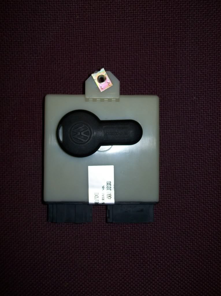 F.S. OEM White Box Keyless Entry Module + Clarion (Banjo) Remote VW