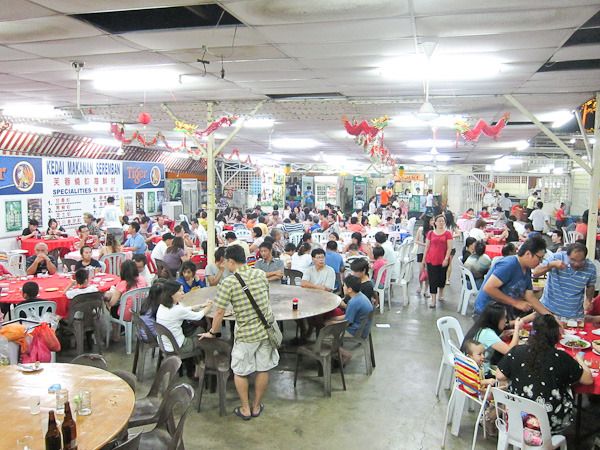 Crowd at Kedai Makanan Seremban Seafood Village