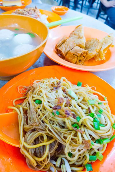 Dry Noodles with Fried Food